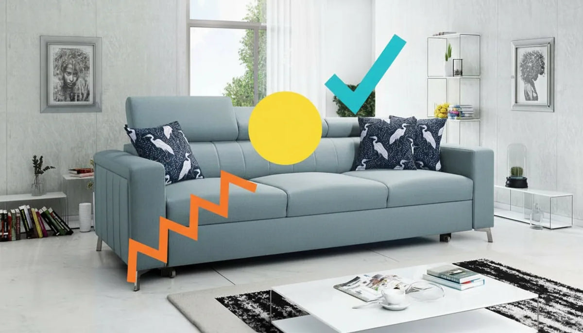 Canapé gris clair moderne dans un salon lumineux avec une superposition graphique minimaliste et colorée