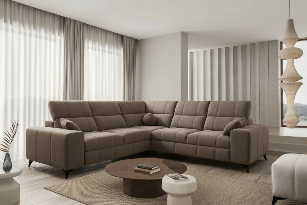 Image d'un canapé d'angle, pouvant être convertible, de couleur taupe.