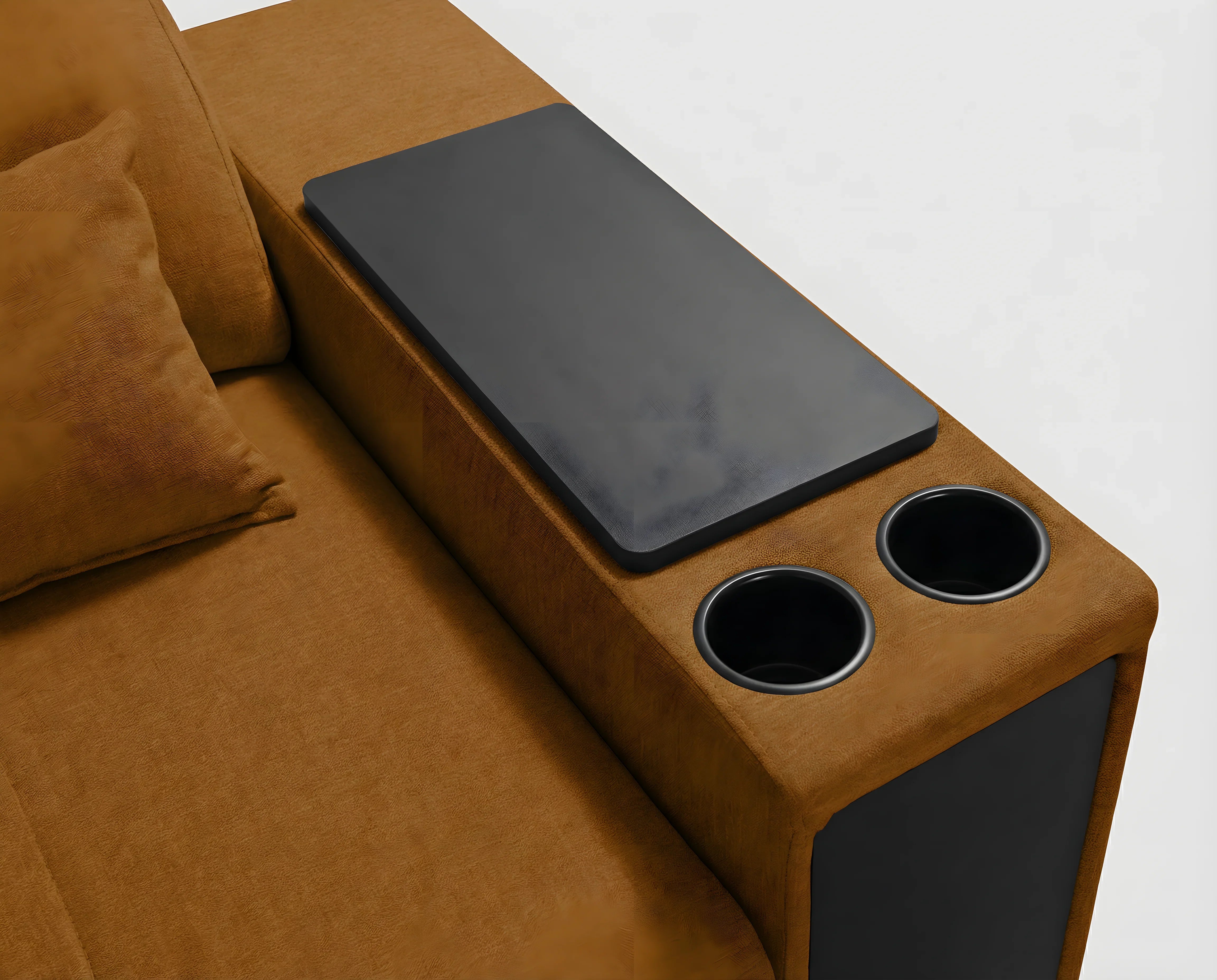 Canapé marron en similicuir avec tablette noire intégrée et deux porte-gobelets, pour salon moderne