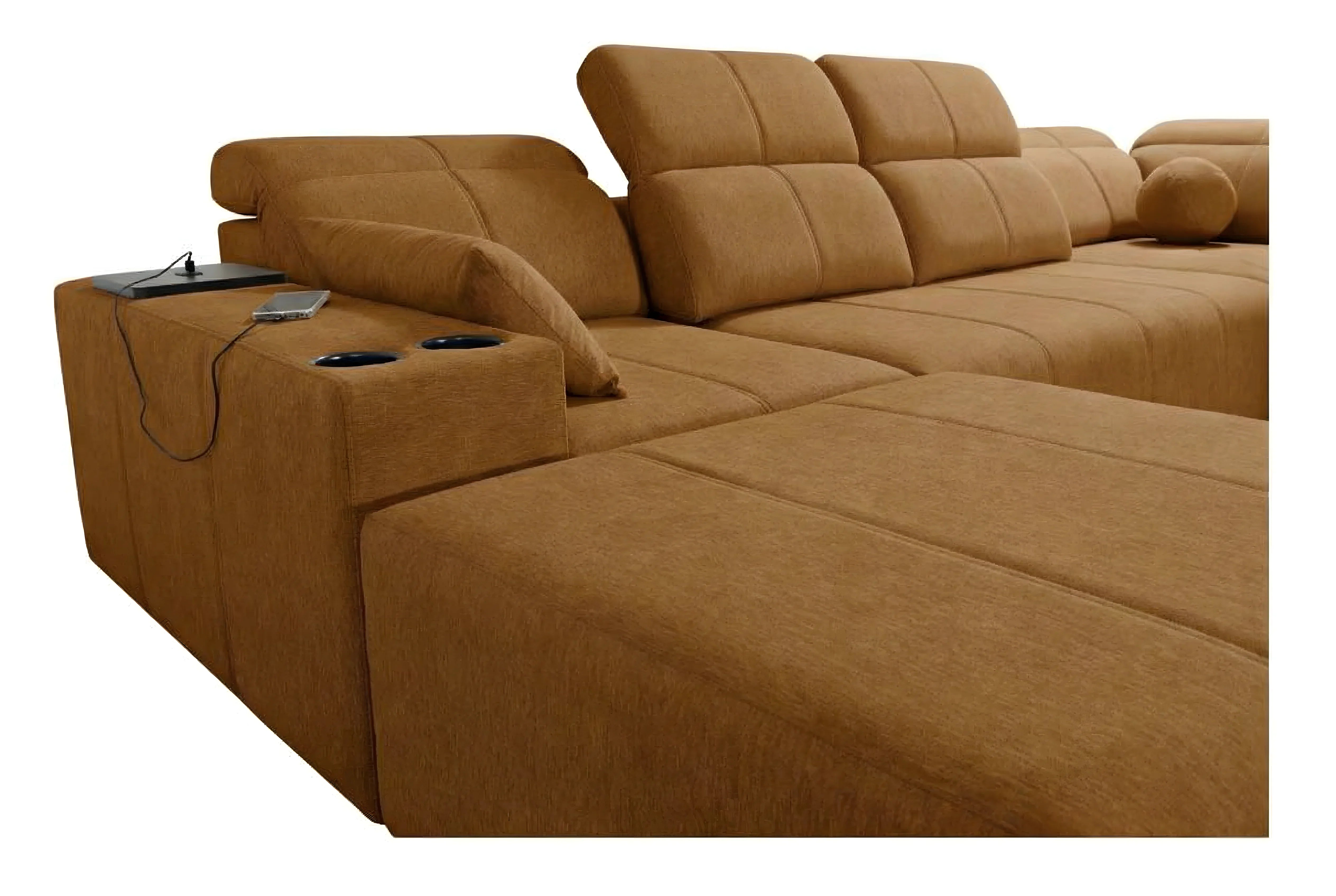 Canapé d'angle en tissu marron avec accoudoirs, prises électriques et coussins, sur fond blanc