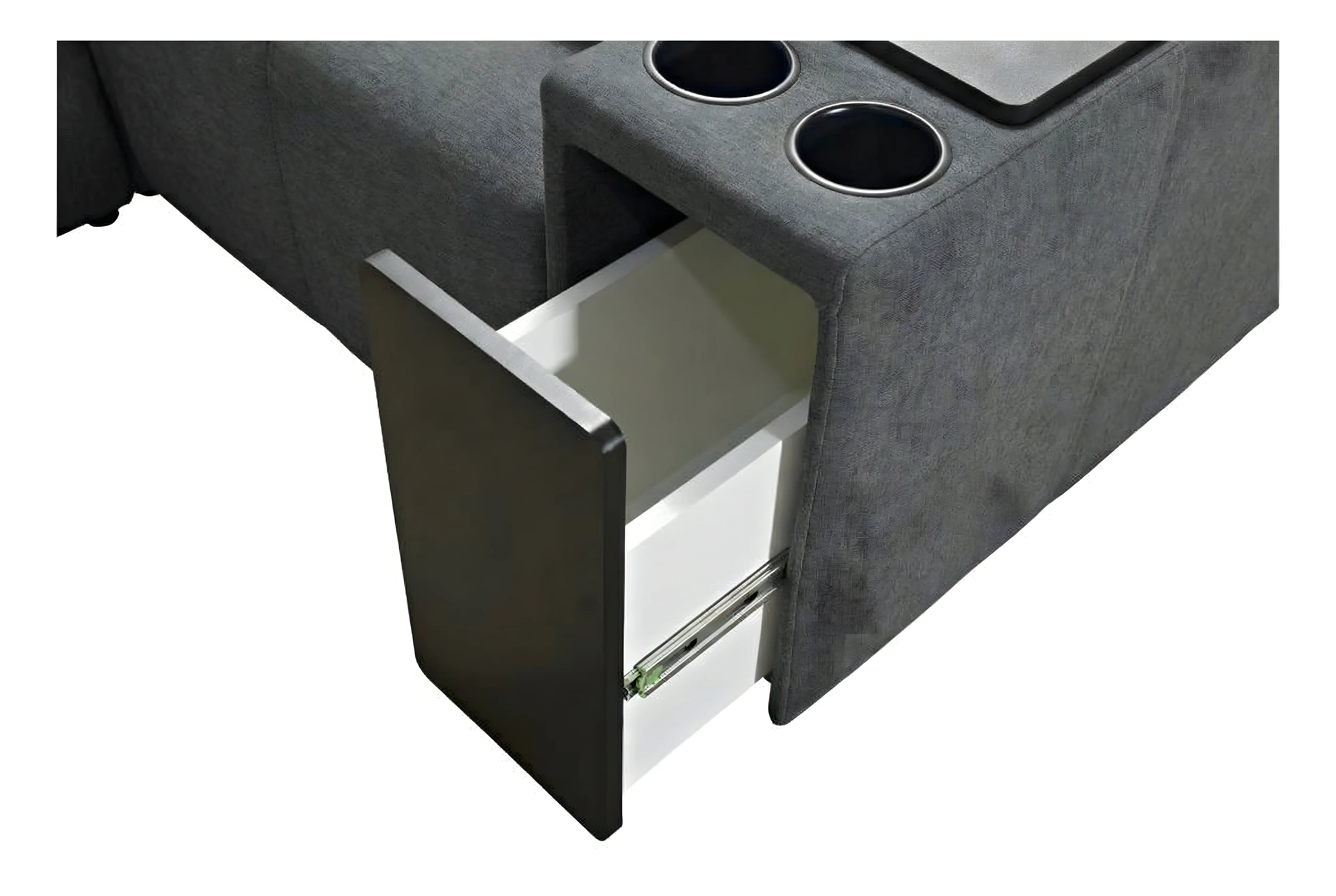 Gros plan d'un canapé d'angle gris anthracite avec accoudoir, tiroir blanc ouvert et porte-gobelets en métal intégré