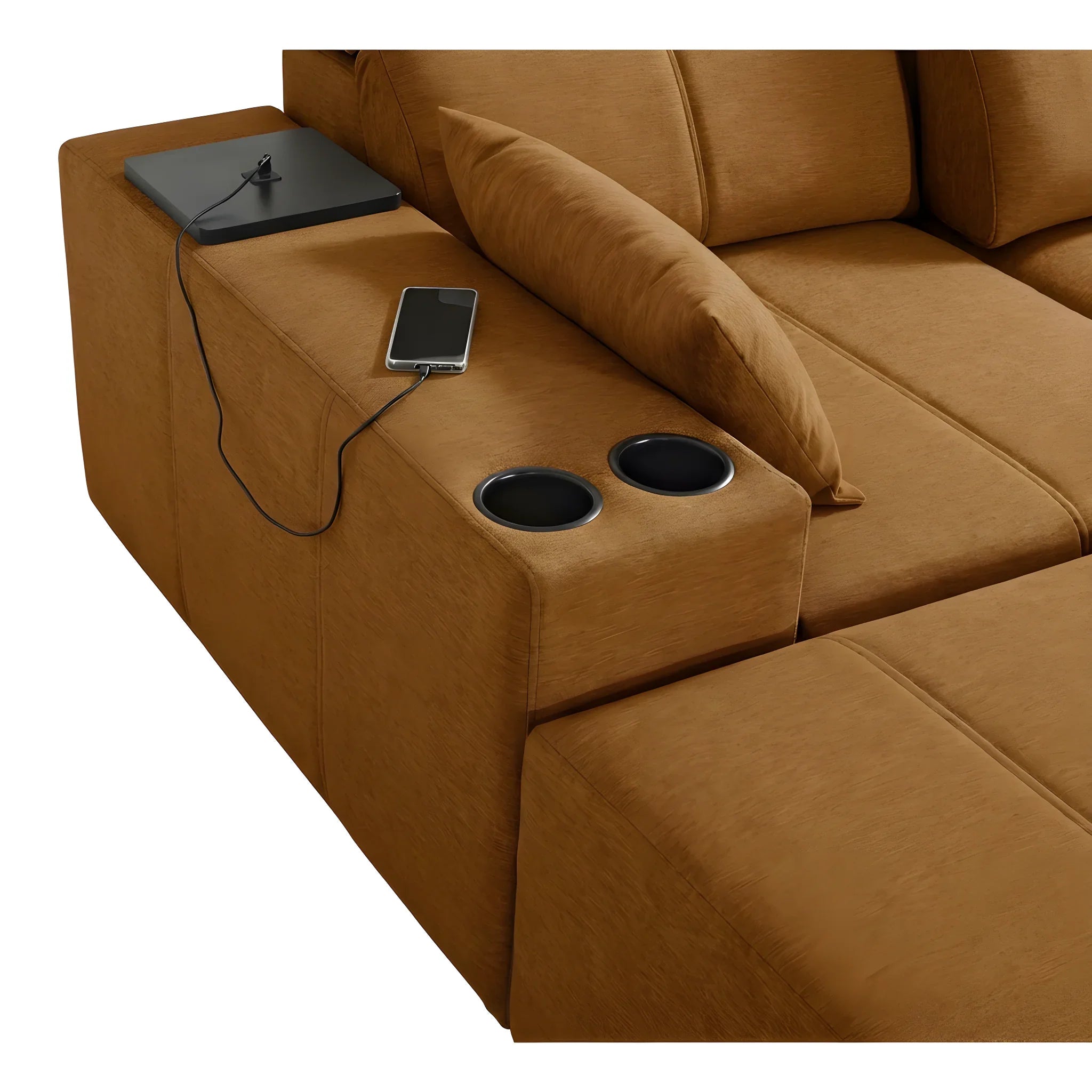 Canapé d'angle marron en tissu avec accoudoir, porte-gobelets, chargeur et coussin de soutien, vue de près