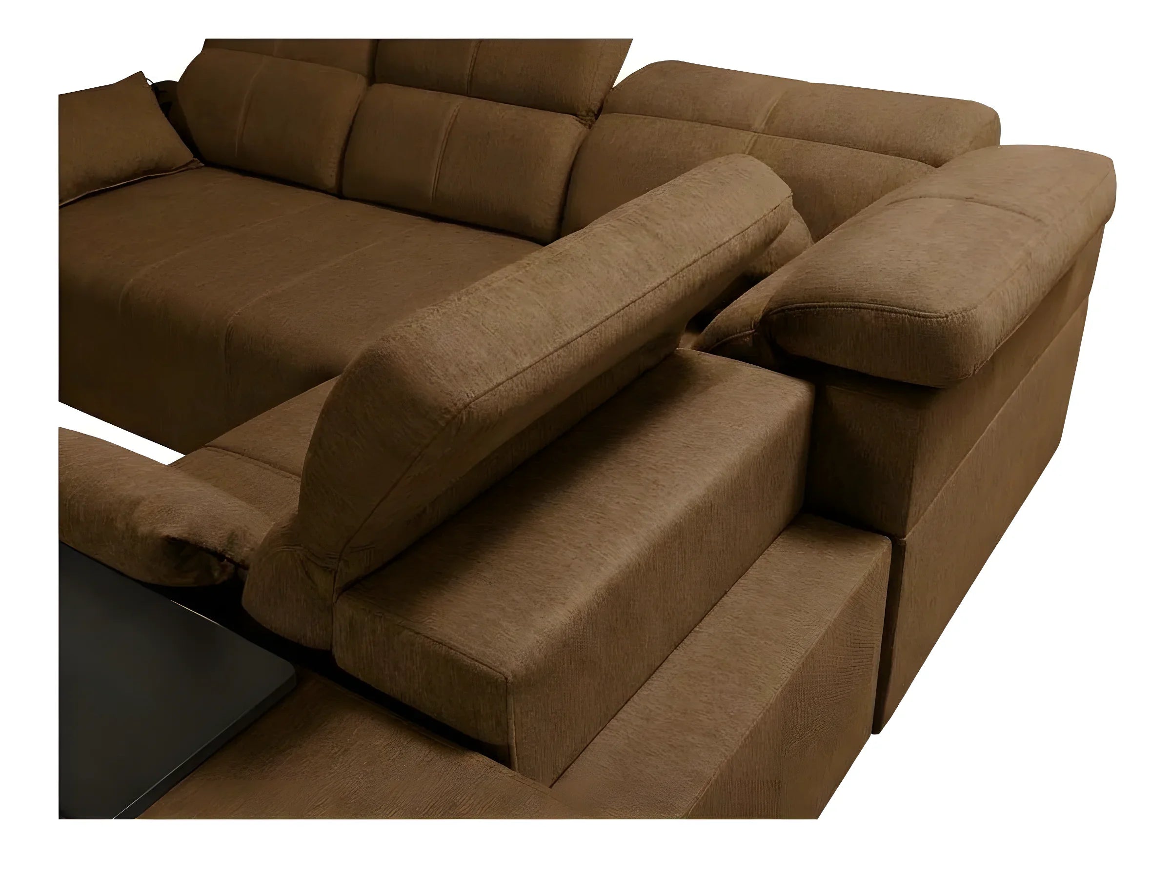 Canapé d'angle marron en tissu avec accoudoirs, pour salon moderne. Revêtement doux et confortable pour un espace de détente