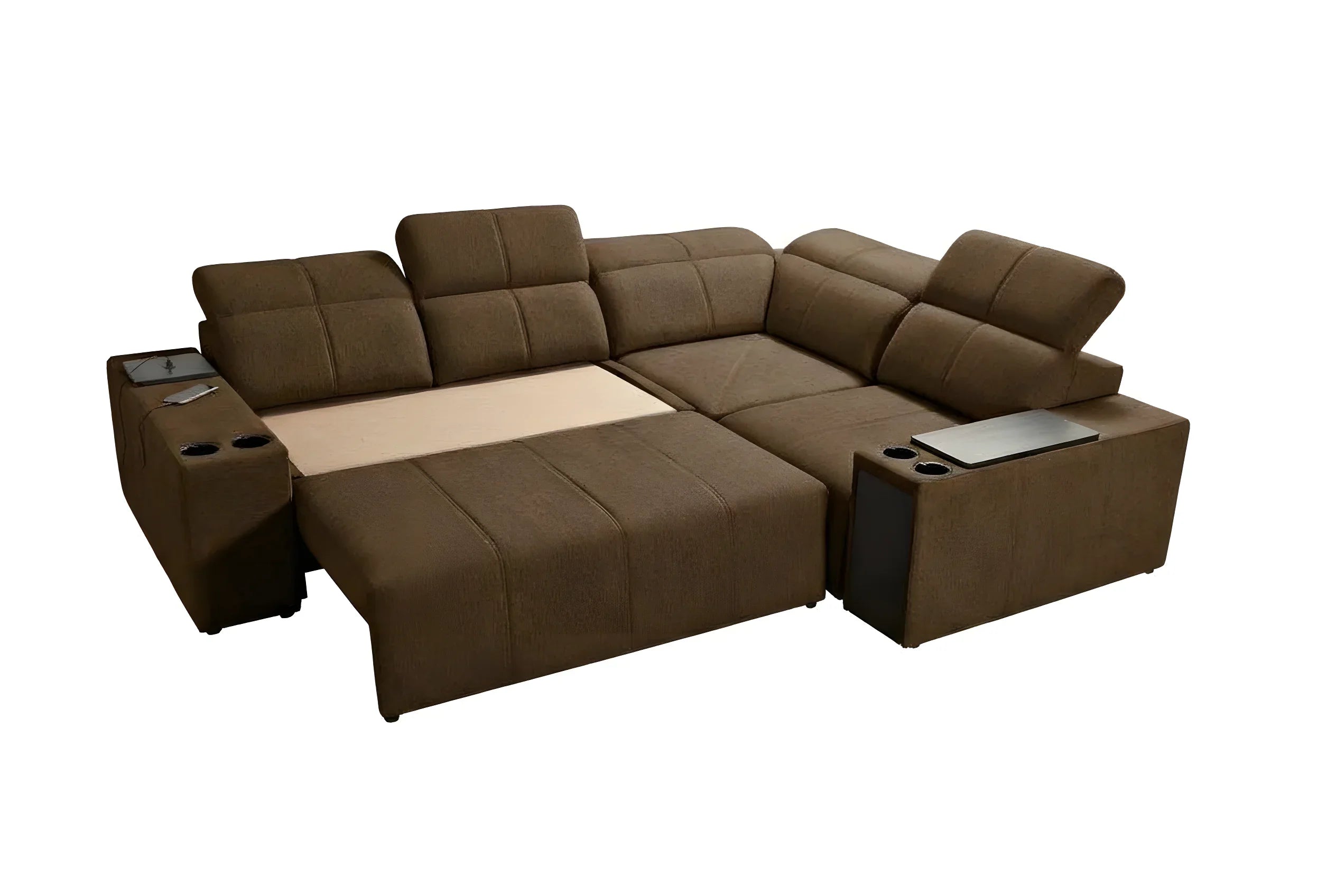 Canapé d'angle marron en tissu avec des coussins. Canapé de salon modulable avec plateaux et porte-gobelets, pour un intérieur moderne.