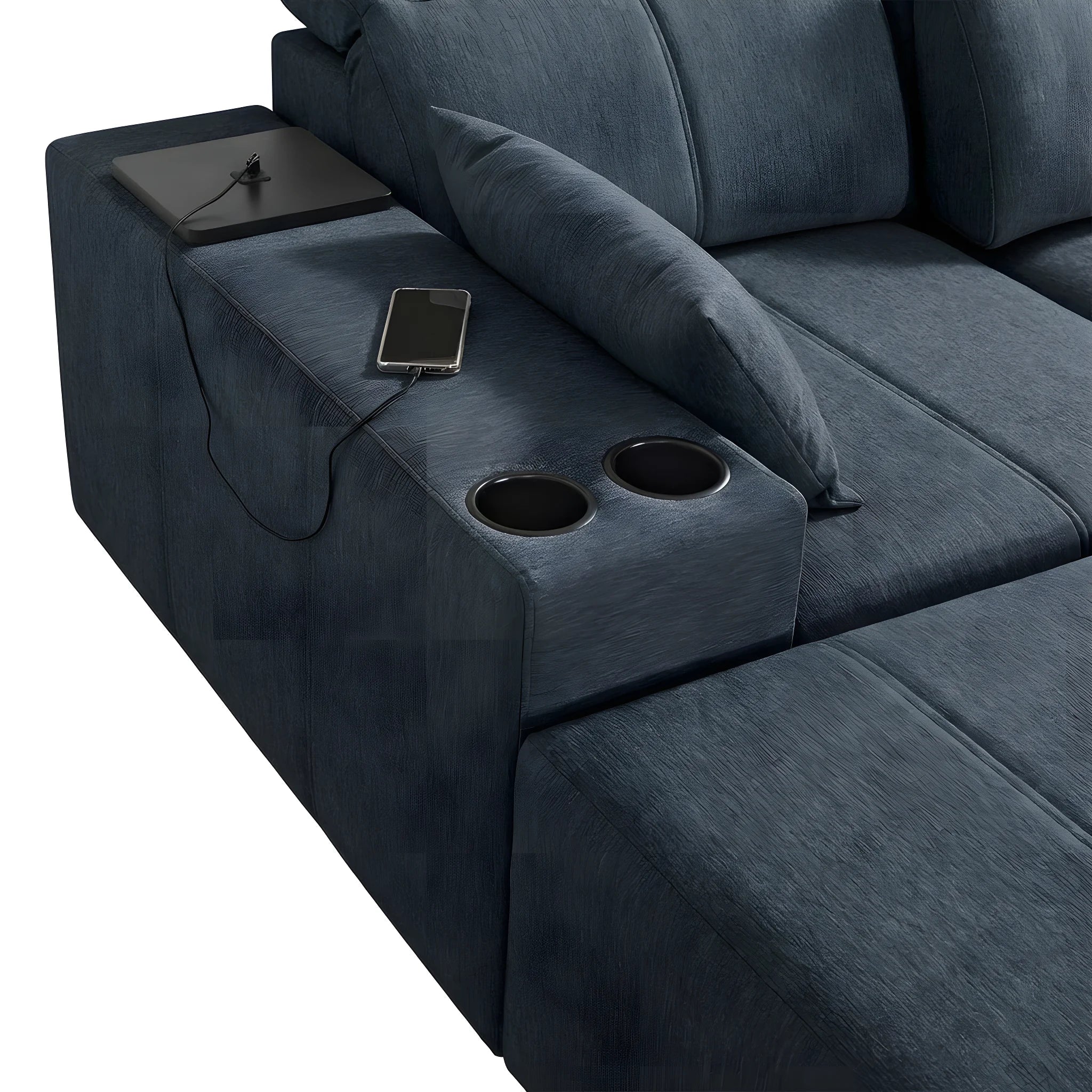 Canapé d'angle en tissu bleu à assise profonde avec coussin et deux porte-gobelets intégrés, ambiance salon moderne