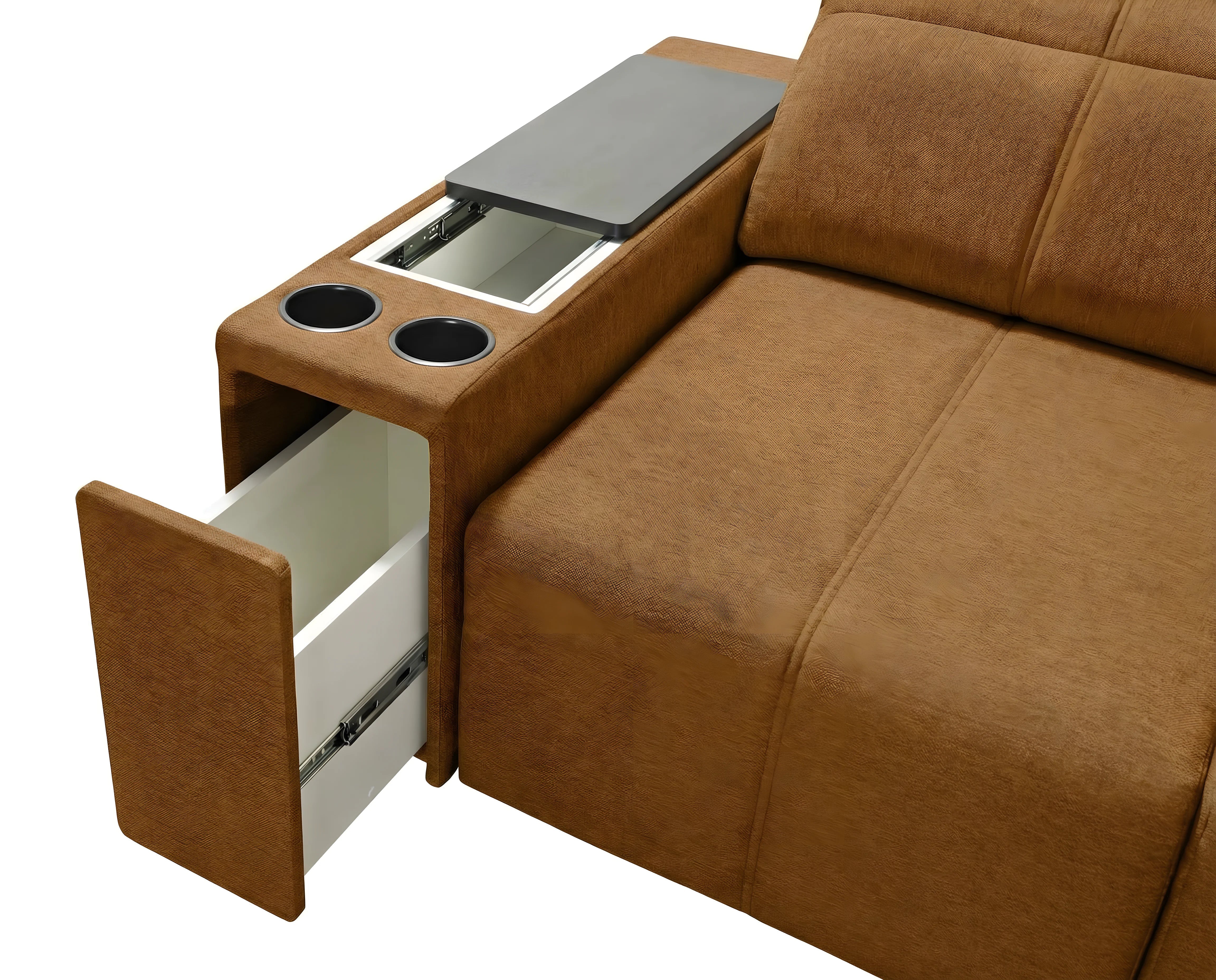 Canapé moderne marron en tissu avec accoudoir intégré, une table, des porte-gobelets et un tiroir ouvert contre un fond blanc