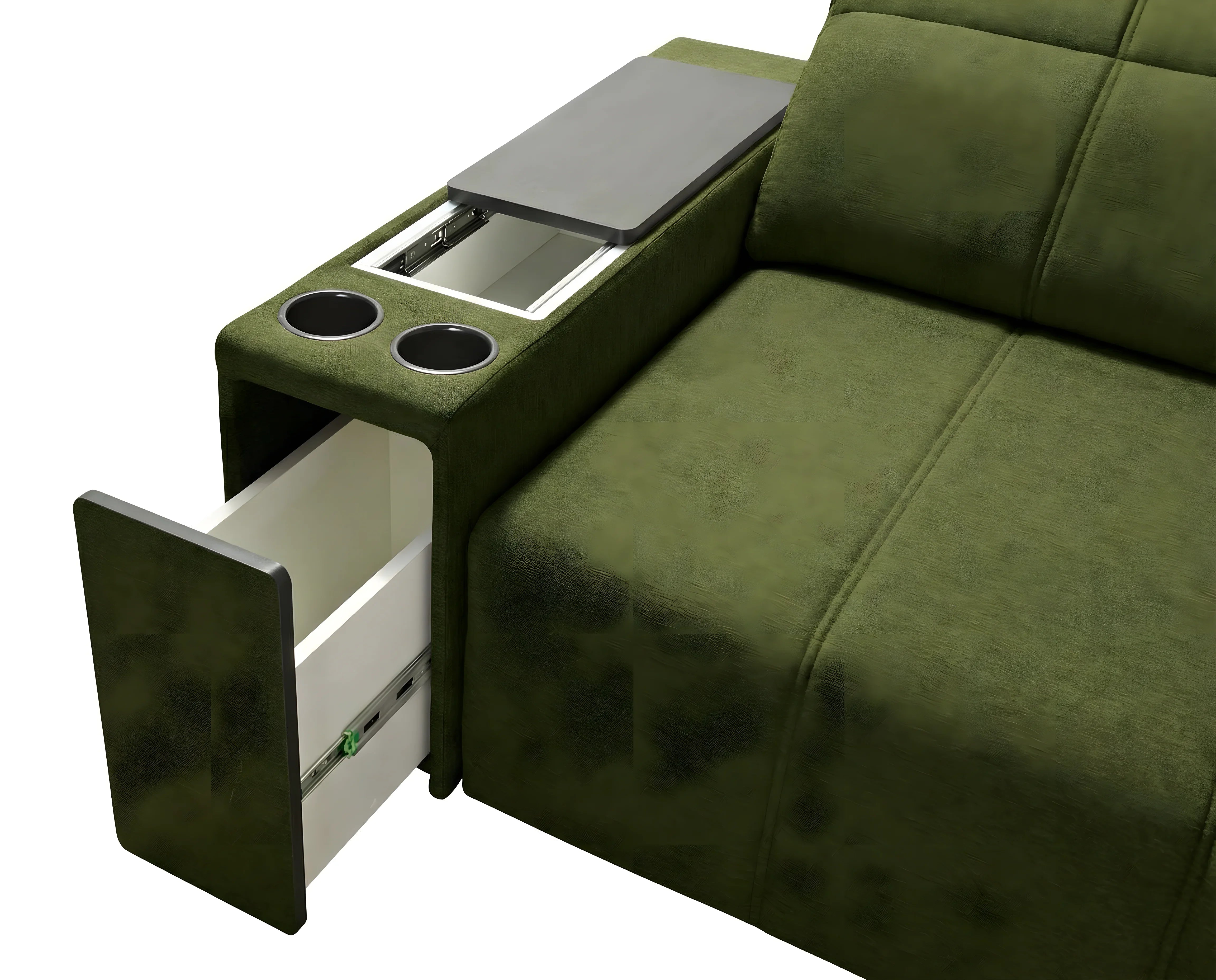 Canapé vert en tissu avec accoudoir, deux porte-gobelets noirs, une table grise coulissante et un tiroir ouvert dans un salon