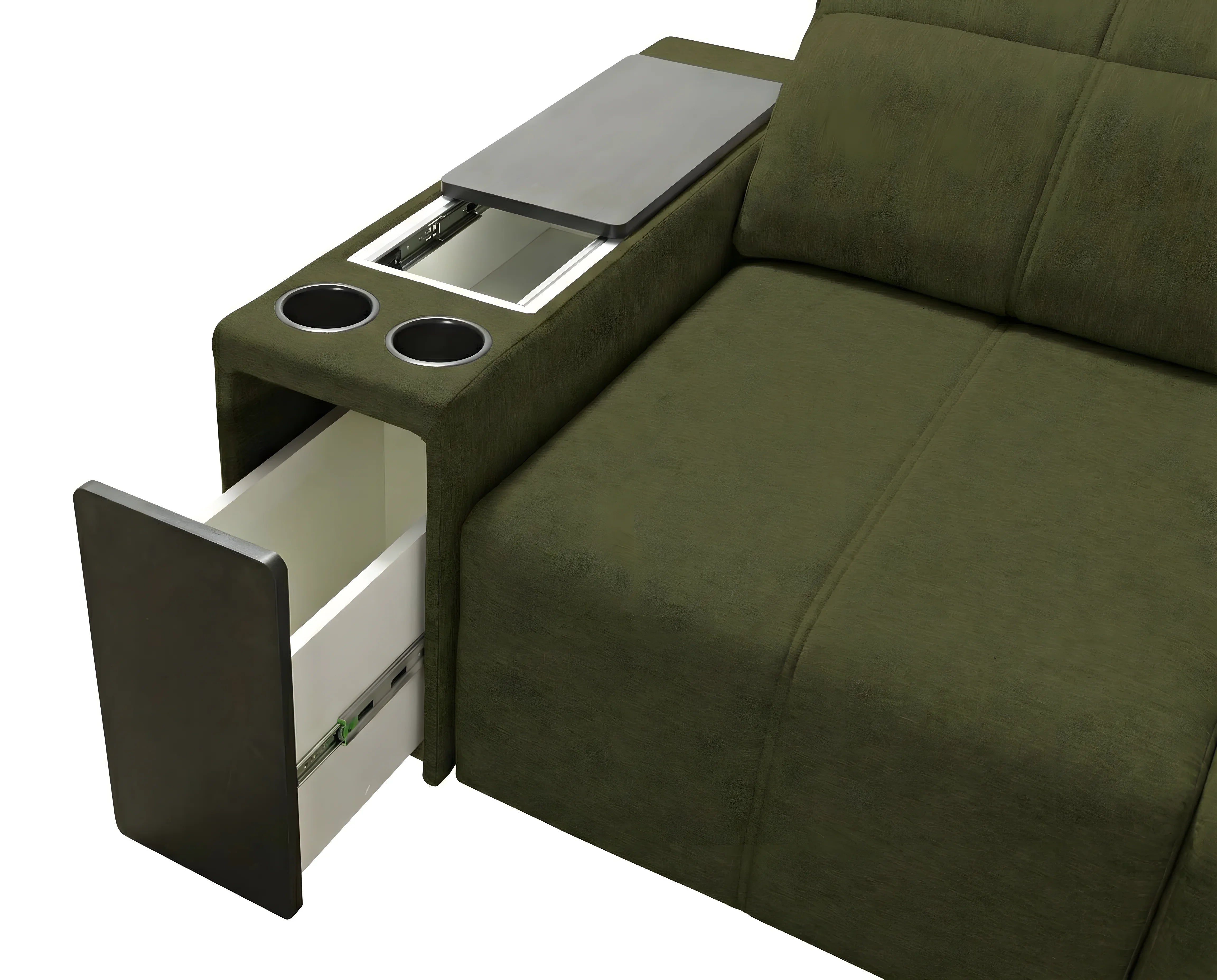 Canapé en tissu vert olive avec accoudoir intégrant table grise, deux porte-gobelets et tiroir ouvert, pour salon