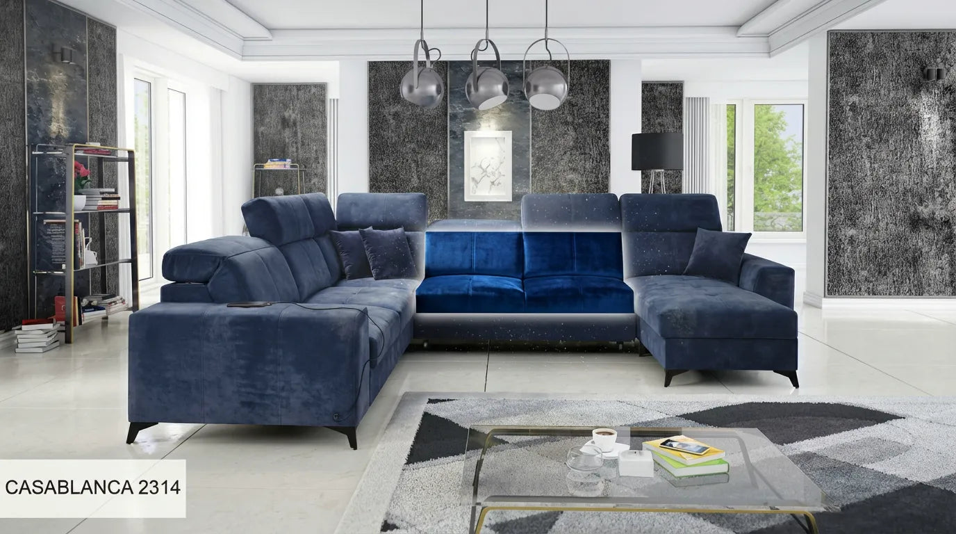 Canapé en velours délavé avec une section restaurée et intensément colorée.