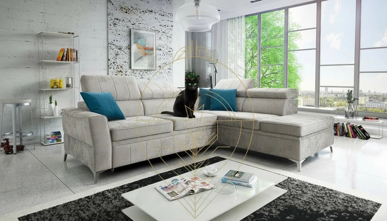 Photo réaliste d'un chat noir assis sur un canape gris clair avec un motif d'art déco doré stylise autour de lui