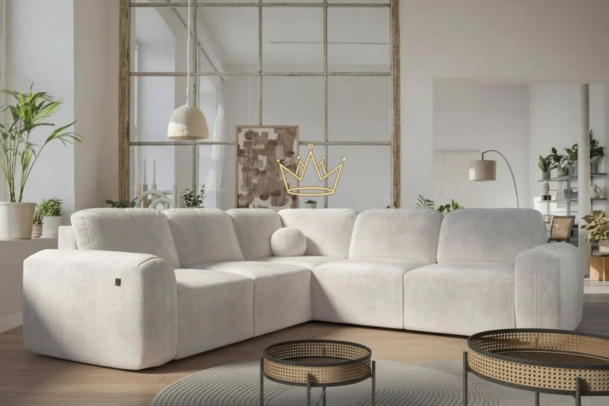 Canapé d'angle beige clair style contemporain avec une petite couronne dorée flottante au-dessus du coin