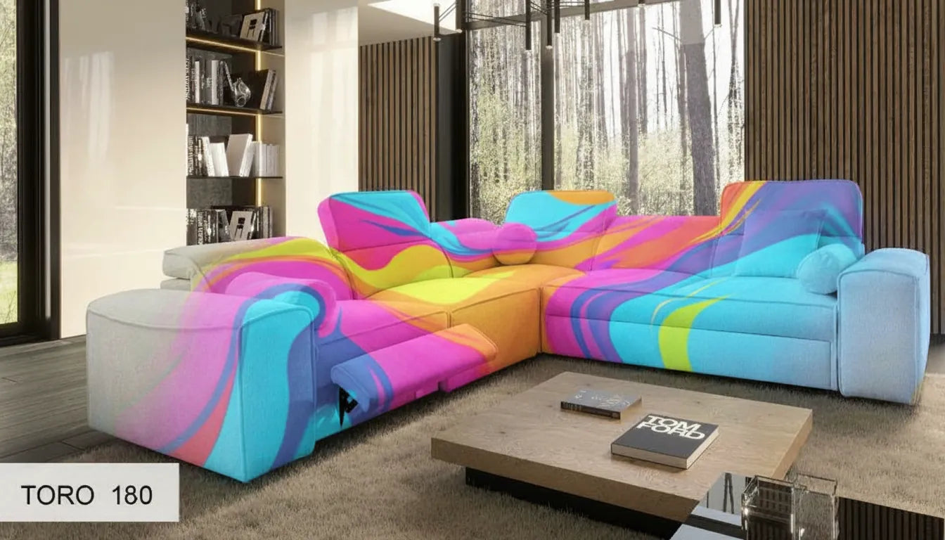 Photo réaliste d'un canapé moderne avec une superposition graphique abstraite et colorée symbolisant des tendances