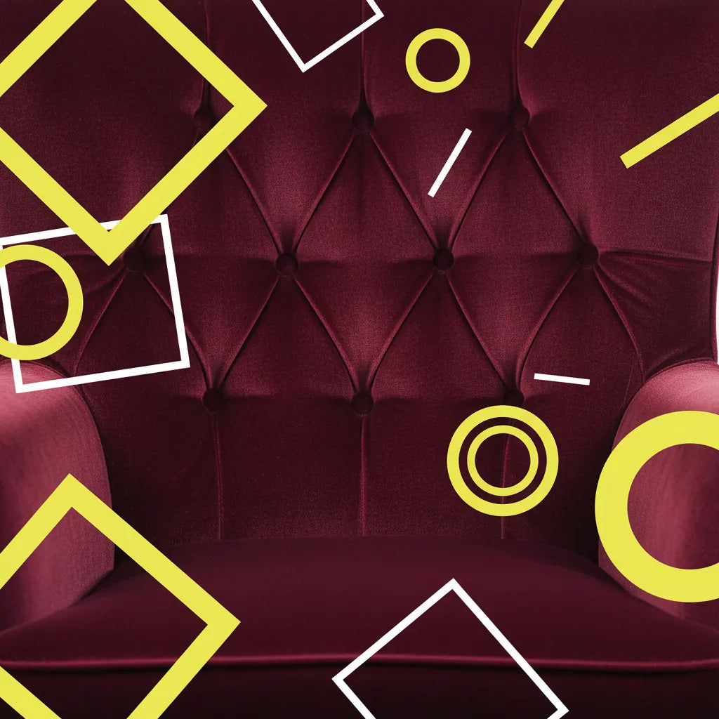 Photo d'un canapé rouge velours avec graphismes jaunes et blancs superposés style moderne