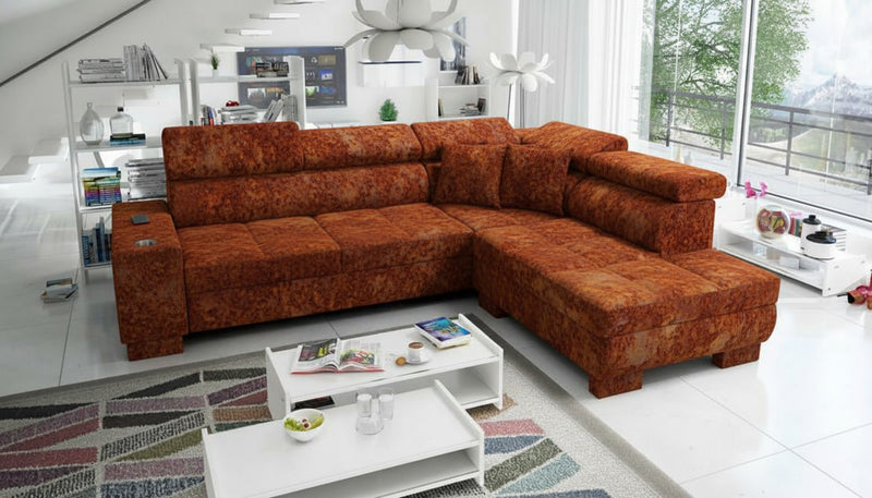 Image d'un canapé de couleur rouille.