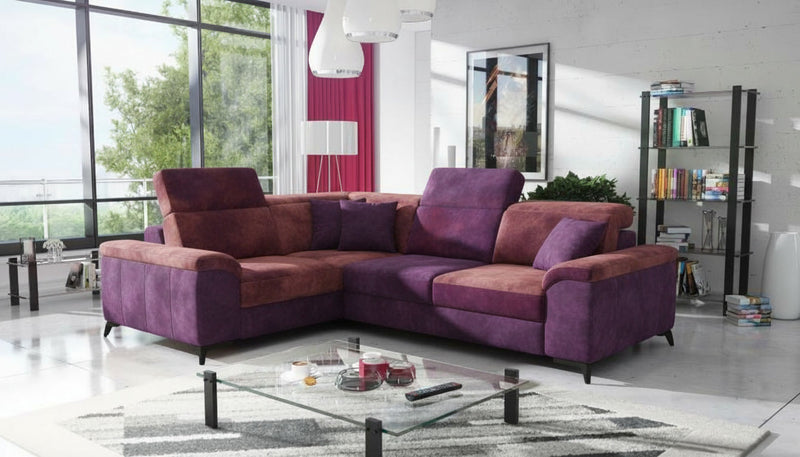 Image d'un canapé d'angle aux couleurs violet et bordeaux.