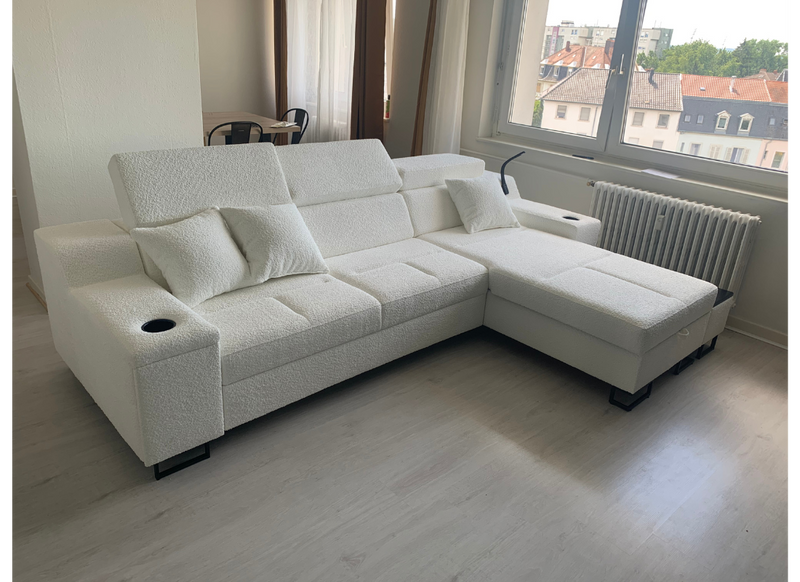 Image d'un canapé de couleur blanche.