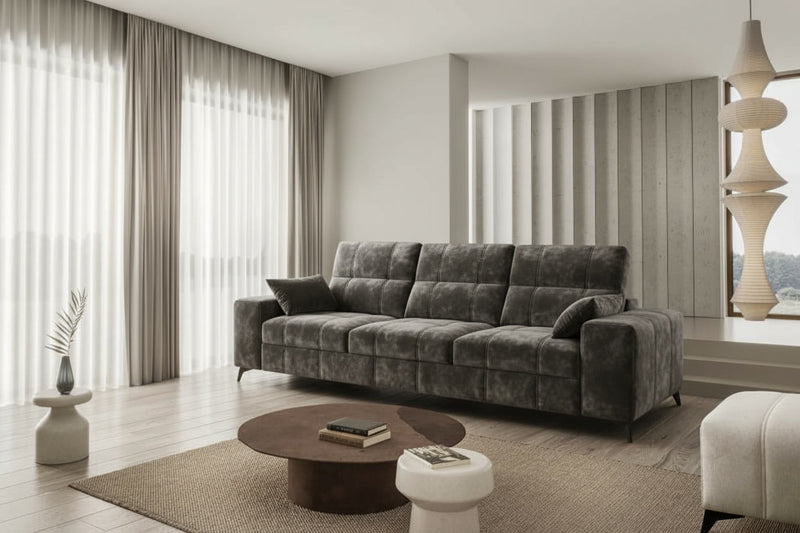 Photographie en plan rapproché montrant un canapé moderne de trois places de couleur grise.