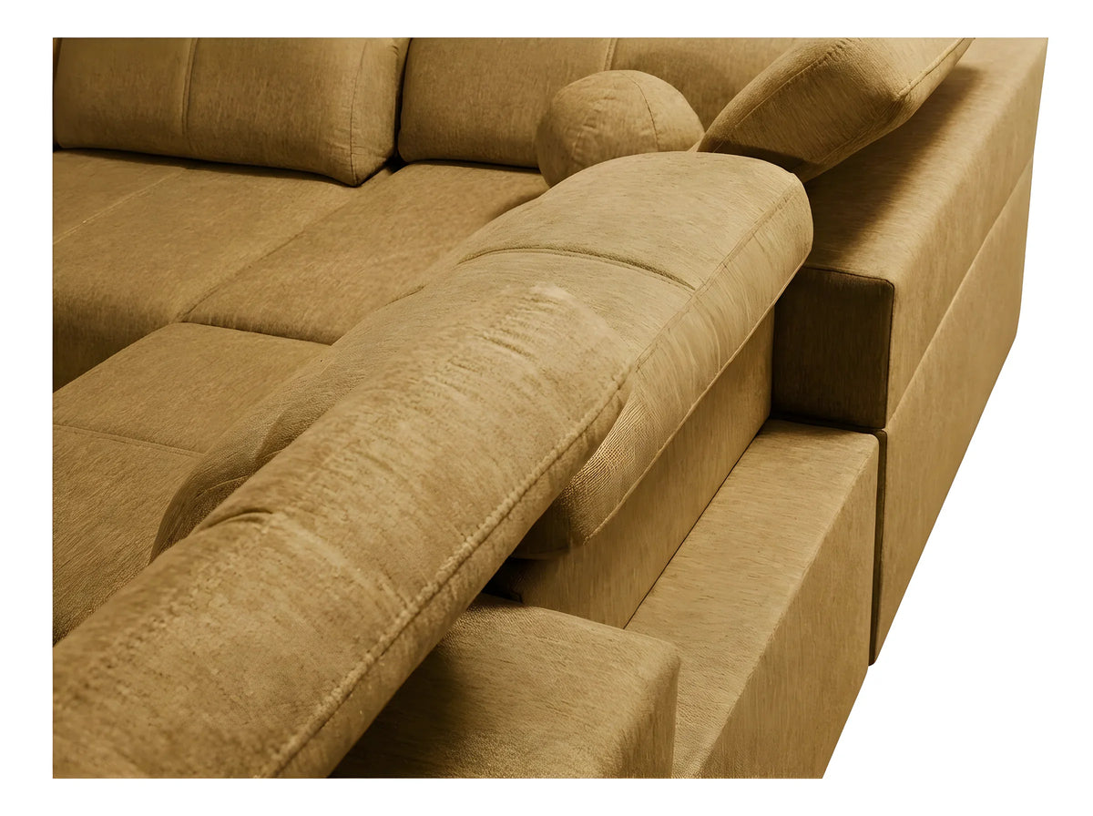 Canapé d'angle beige en tissu texturé, coussins moelleux. Idéal salon pour détente. Vue rapprochée des détails.