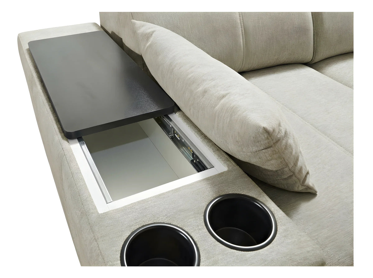 Canapé en tissu gris clair avec table coulissante noire, 2 porte-gobelets argentés et coussin beige, pour salon moderne