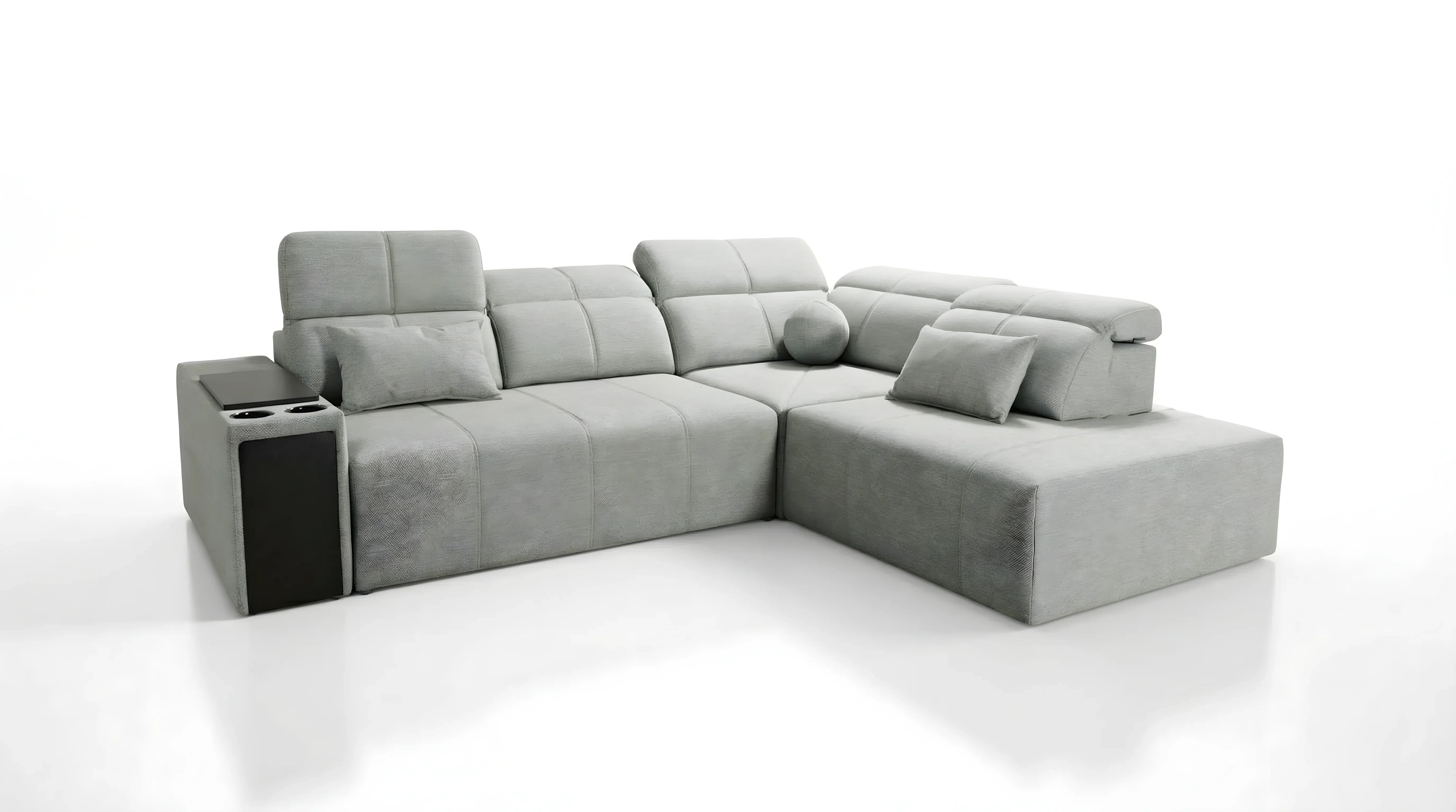 Canapé d'angle gris clair en tissu avec accoudoir noir et coussins, design moderne pour salon