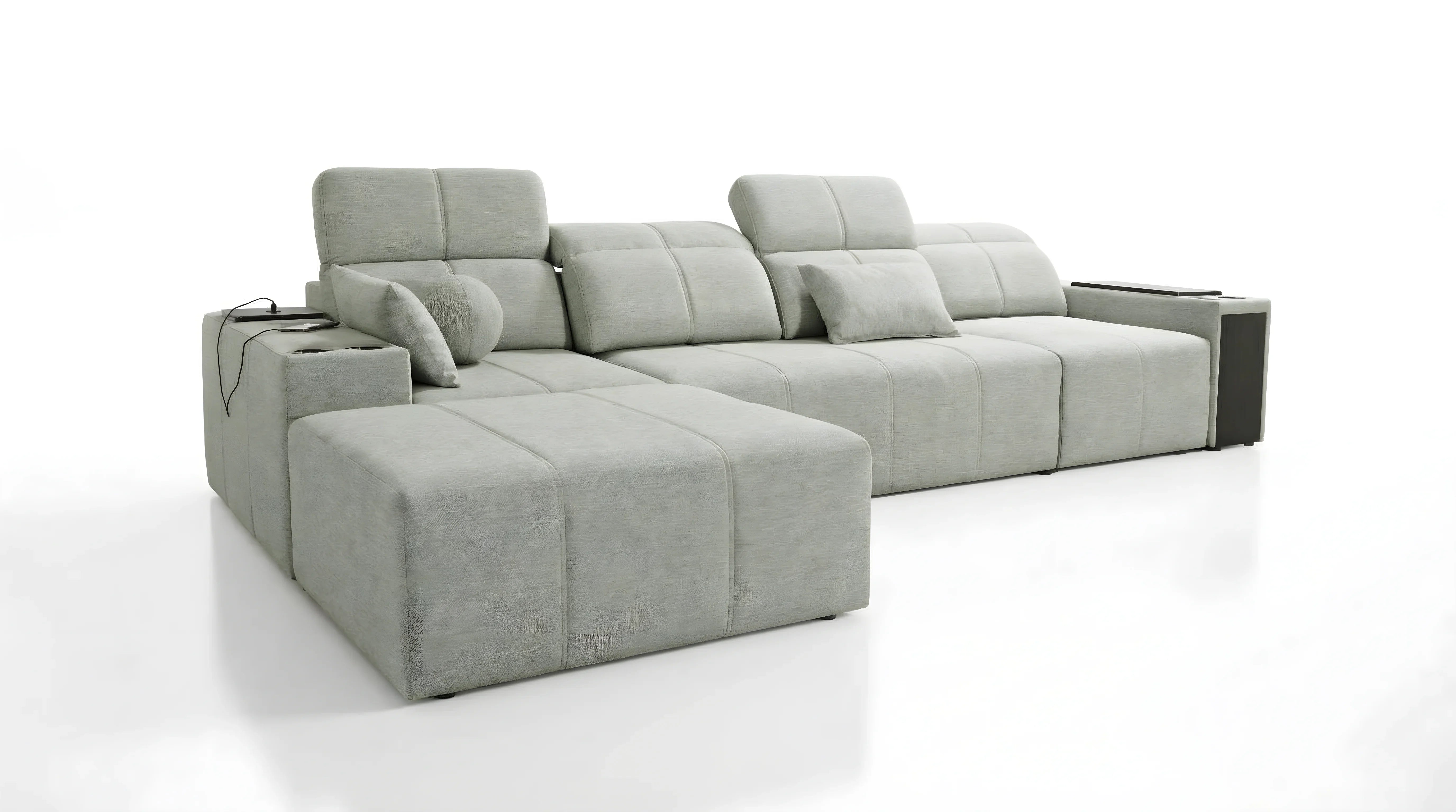 Canapé d'angle gris clair en tissu avec table intégrée et chargeur, design moderne, vue latérale sur fond blanc