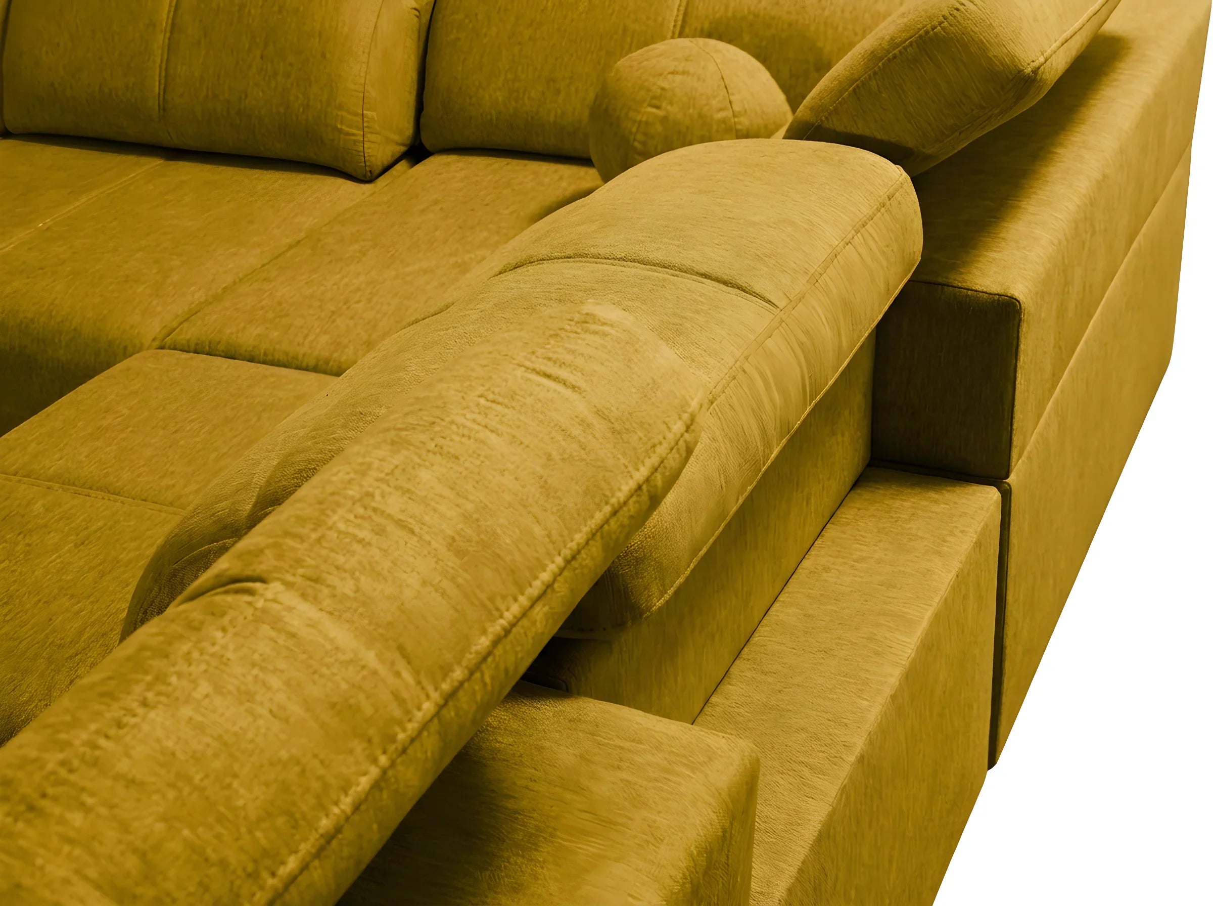 Canapé d'angle jaune moutarde en tissu velours avec coussins, style contemporain pour salon