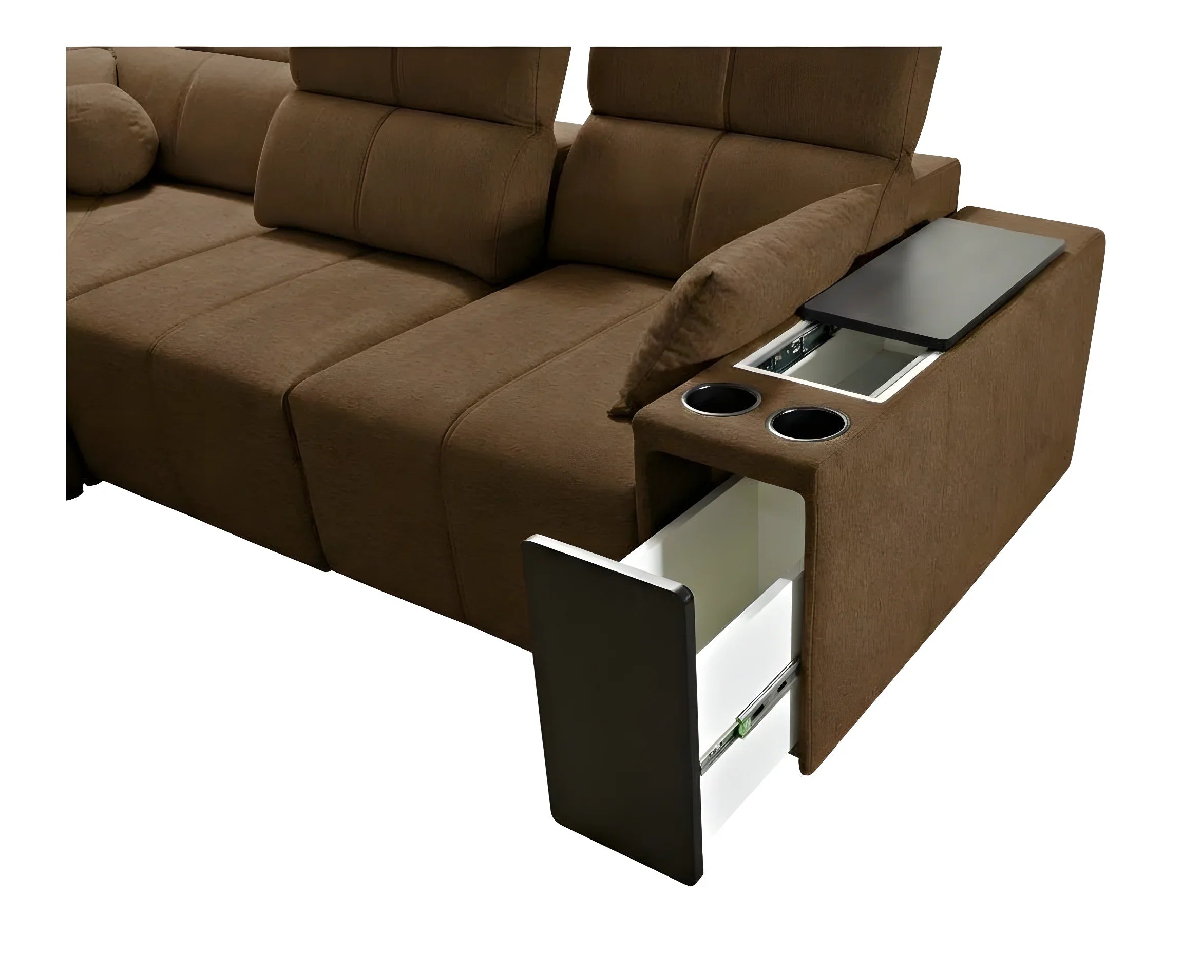 Canapé d'angle marron en tissu avec accoudoir intégrant porte-gobelets et tiroir de rangement, pour salon moderne.
