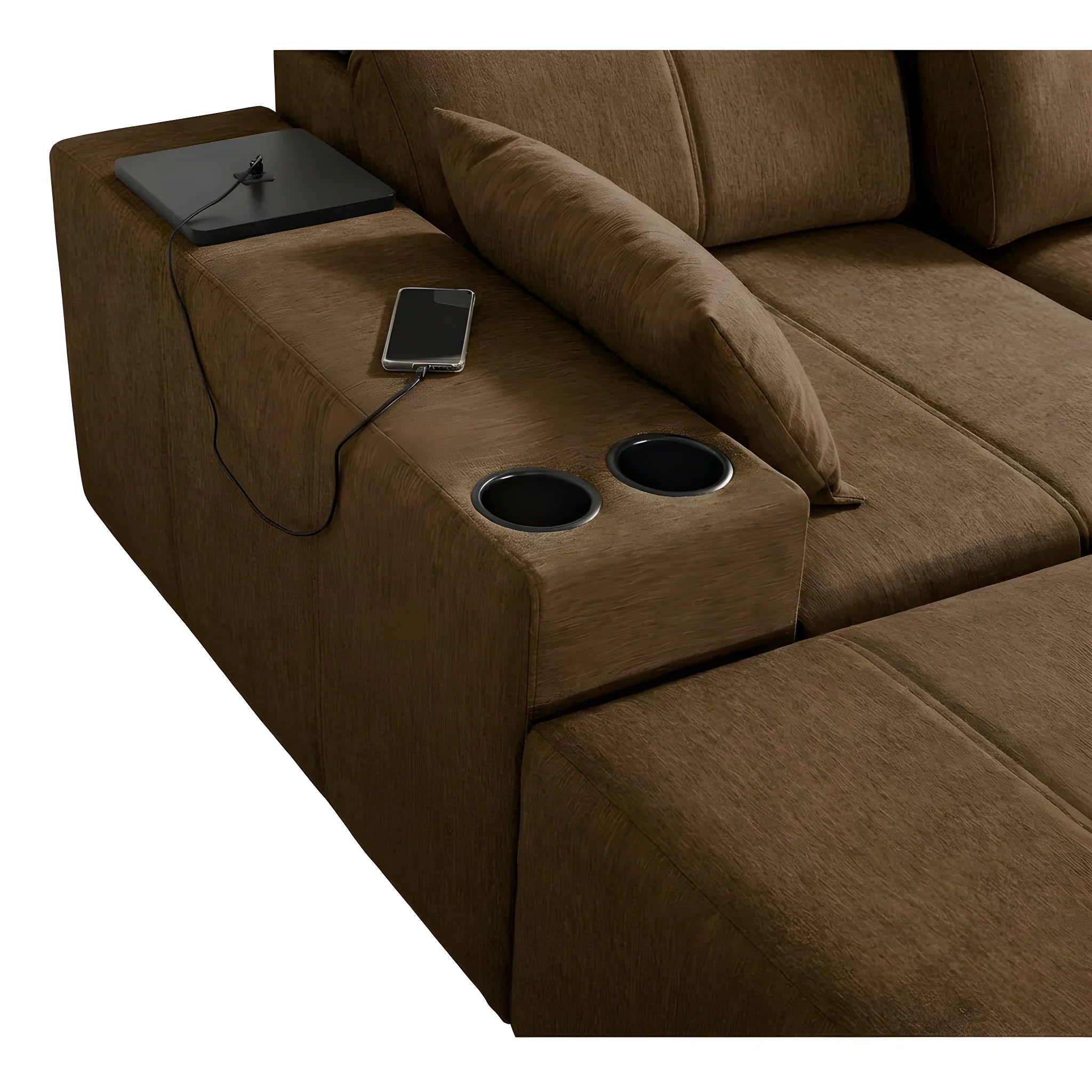 Canapé d'angle marron en tissu avec accoudoir, deux porte-gobelets, smartphone en charge pour le salon