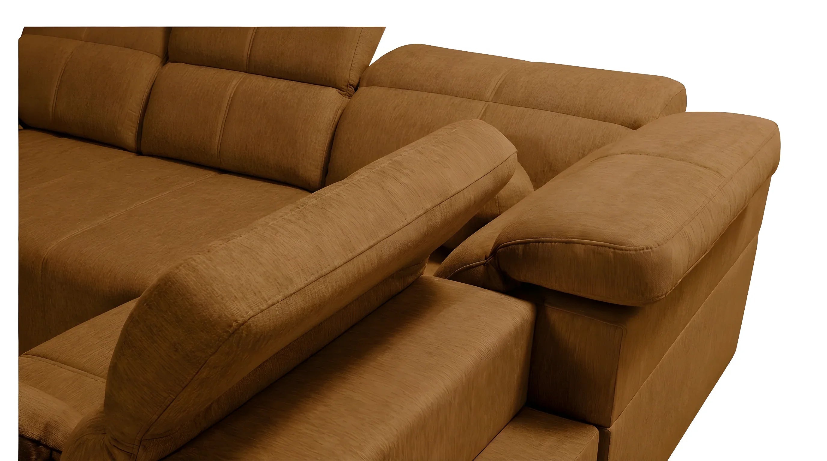 Gros plan sur un canapé d'angle marron en tissu texturé, coussins confortables, ambiance chaleureuse