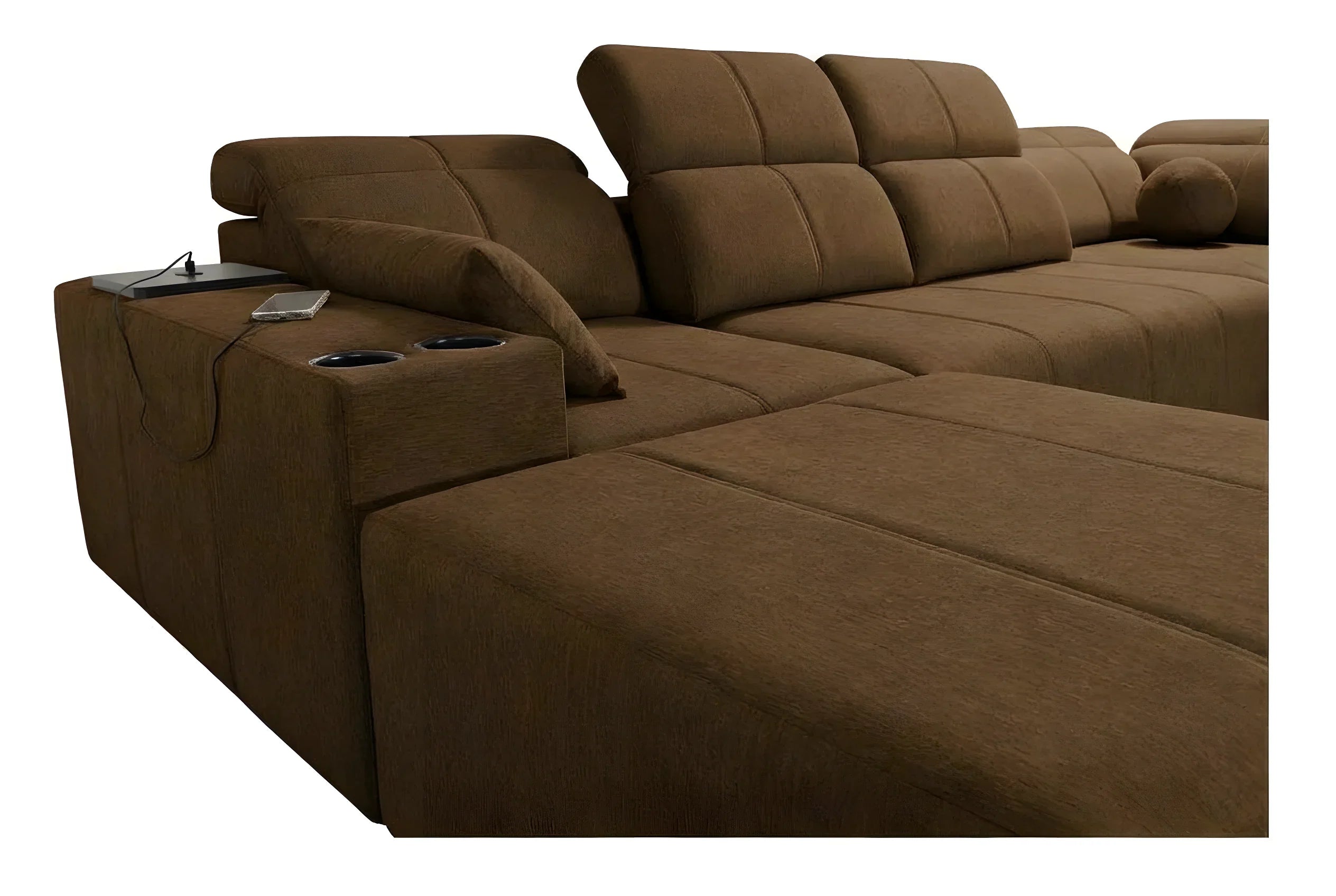 Canapé d'angle marron en tissu avec accoudoir et chargeur. Design moderne, idéal salon confortable.