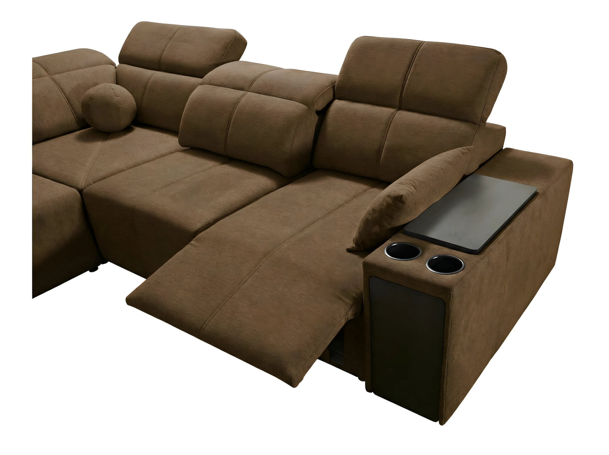 Canapé d'angle relax en tissu marron, avec dossiers ajustables et porte-gobelets intégré, idéal salon