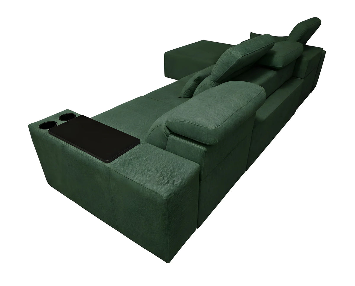 Canapé d'angle vert en tissu avec coussins, accoudoirs et porte-gobelets, idéal salon moderne