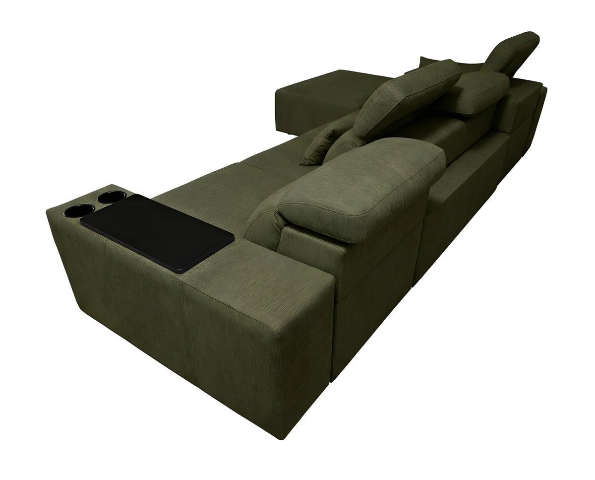 Canapé d'angle vert en tissu, forme contemporaine avec tablette noire et porte-gobelets, pour salon moderne
