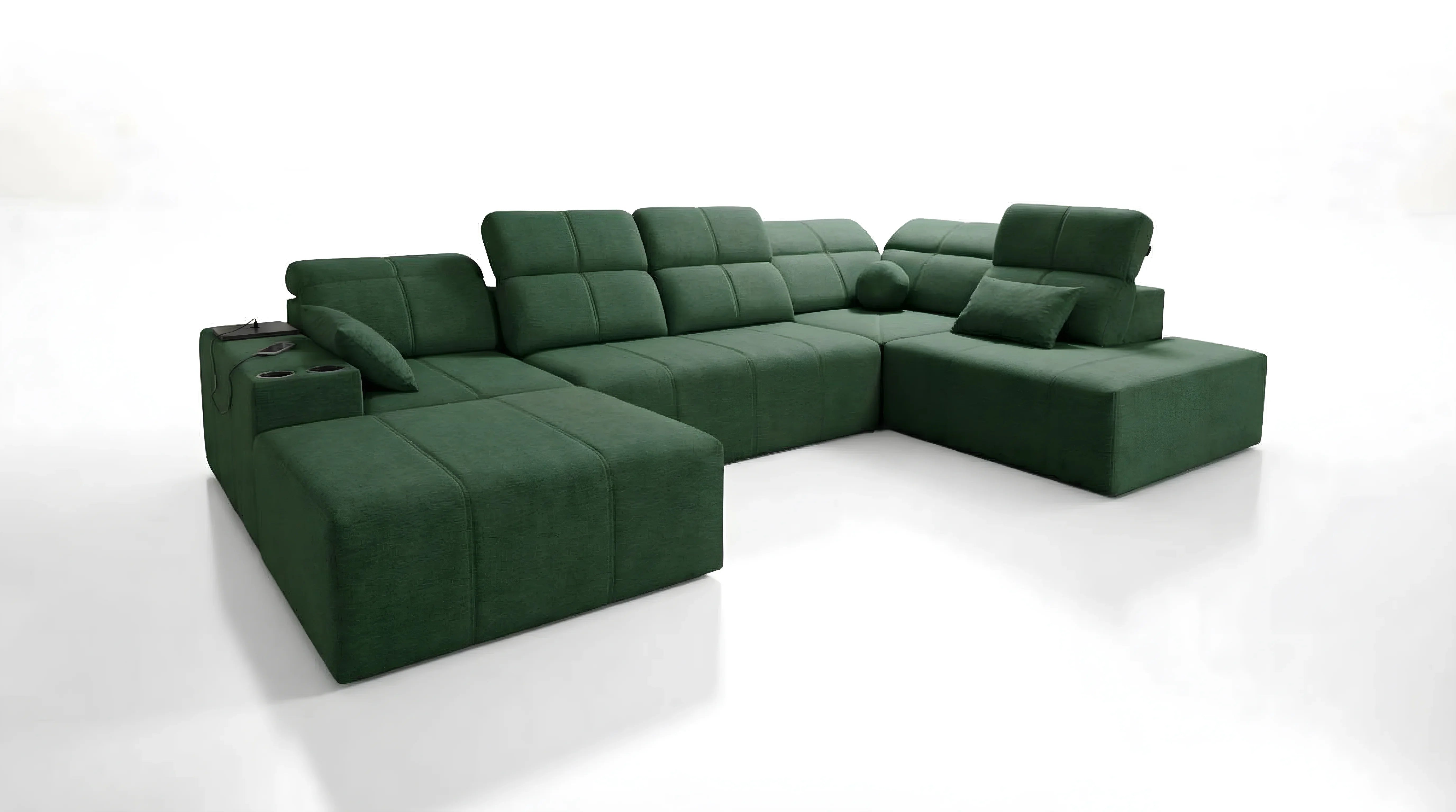 Canapé d'angle vert en tissu avec accoudoir, porte gobelets et coussins, sur fond blanc, confort et design