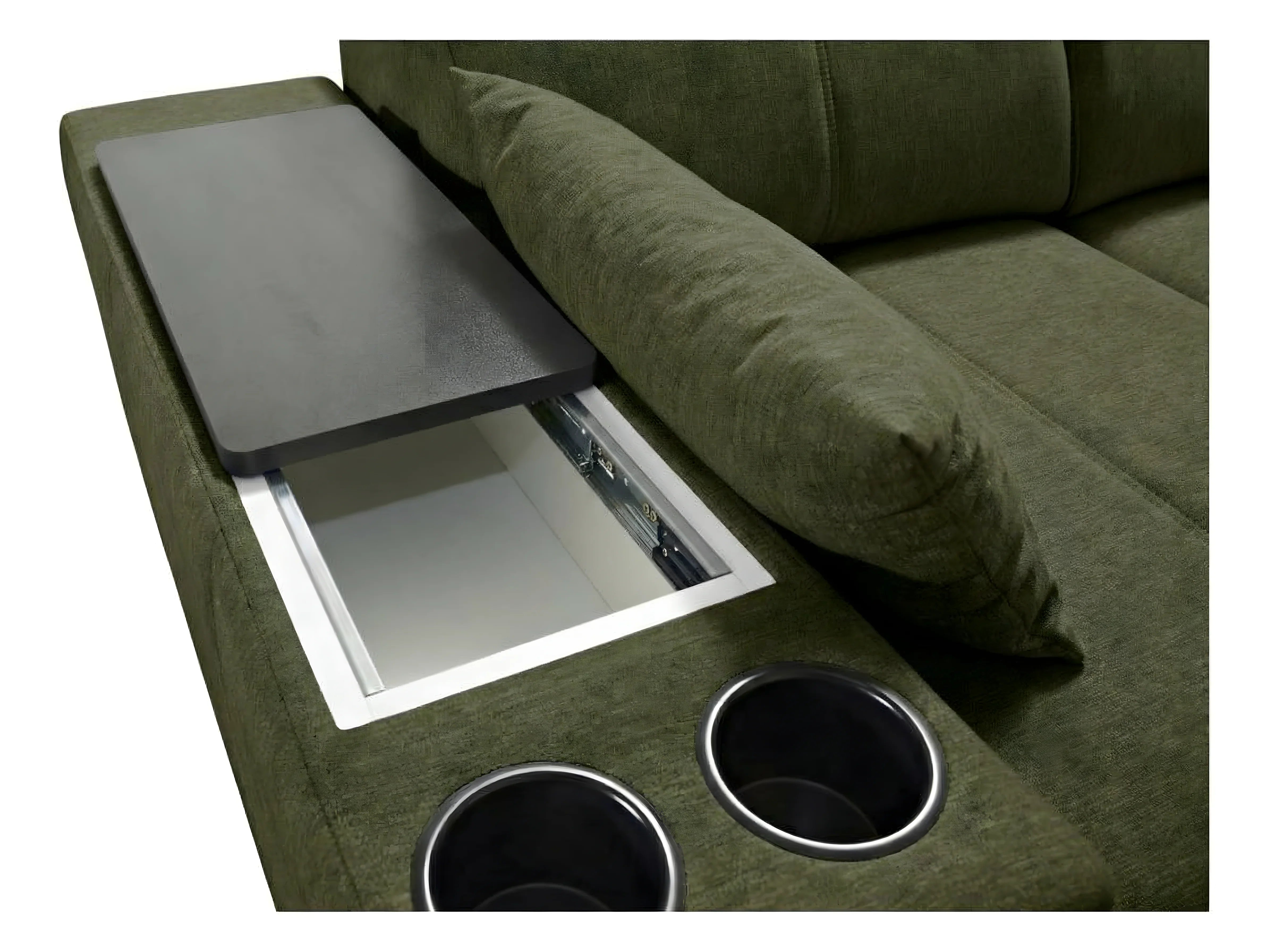 Gros plan d'un canapé vert avec accoudoir, tablette, deux porte-gobelets noirs et un compartiment de rangement ouvert.