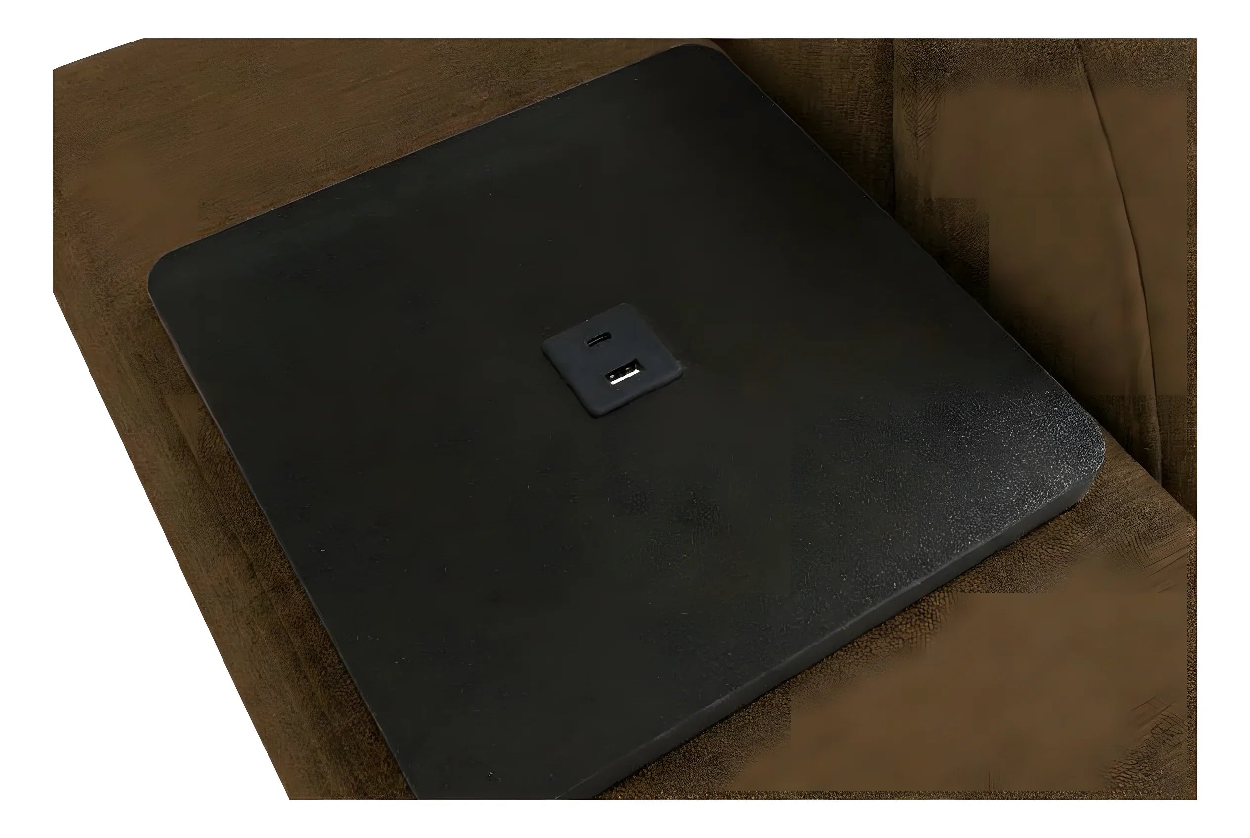 Table basse noire en bois marron avec ports USB intégrés, forme rectangulaire, posée sur un canapé marron